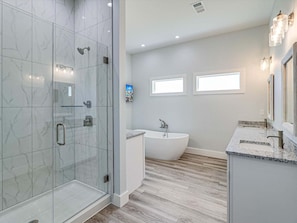 Casa, 6 habitaciones | Baño | Toallas y shampoo 