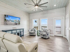 Huis, 6 slaapkamers | Woonruimte | Een smart-tv