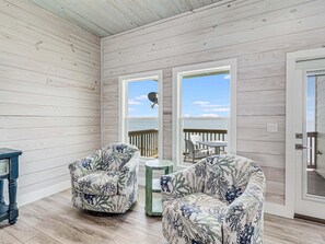 Huis, 6 slaapkamers | Woonruimte | Een smart-tv