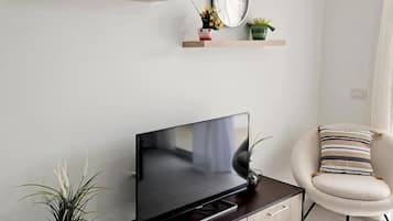 Huoneisto, 2 makuuhuonetta | Oleskelualue | 42âtuumainen taulutelevisio, jossa kaapelikanavat