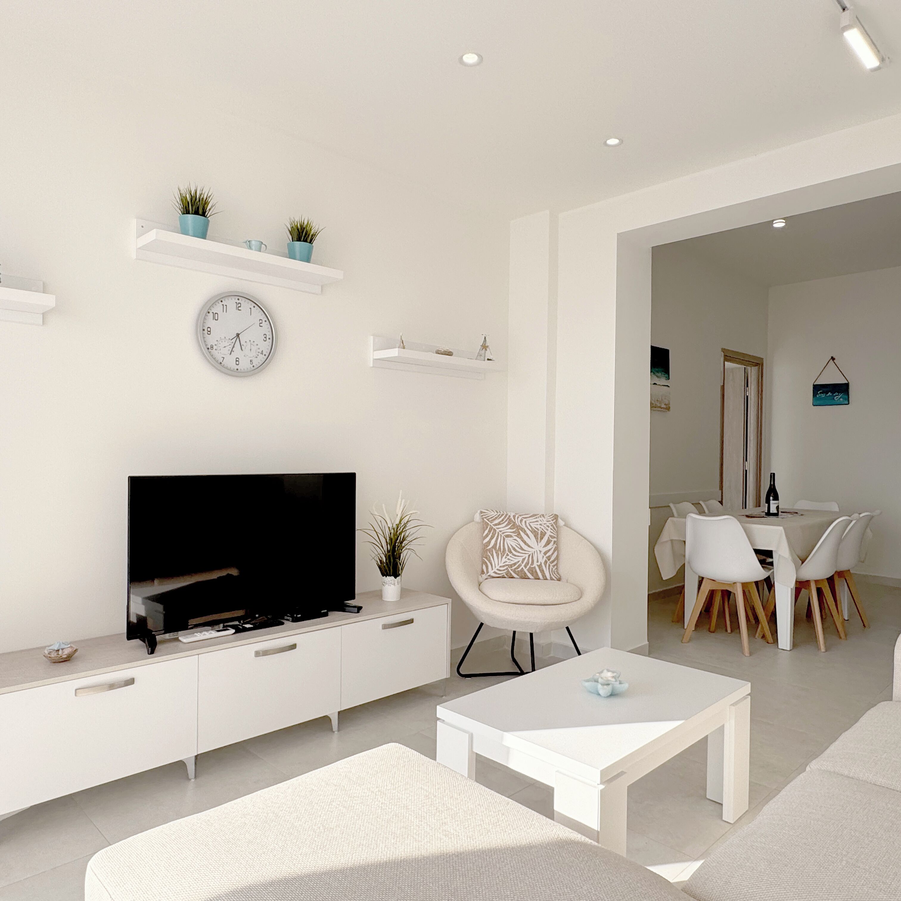 Loftsleilighet | Oppholdsområde | En 42-tommers Flatskjerm-TV med kabel-kanaler