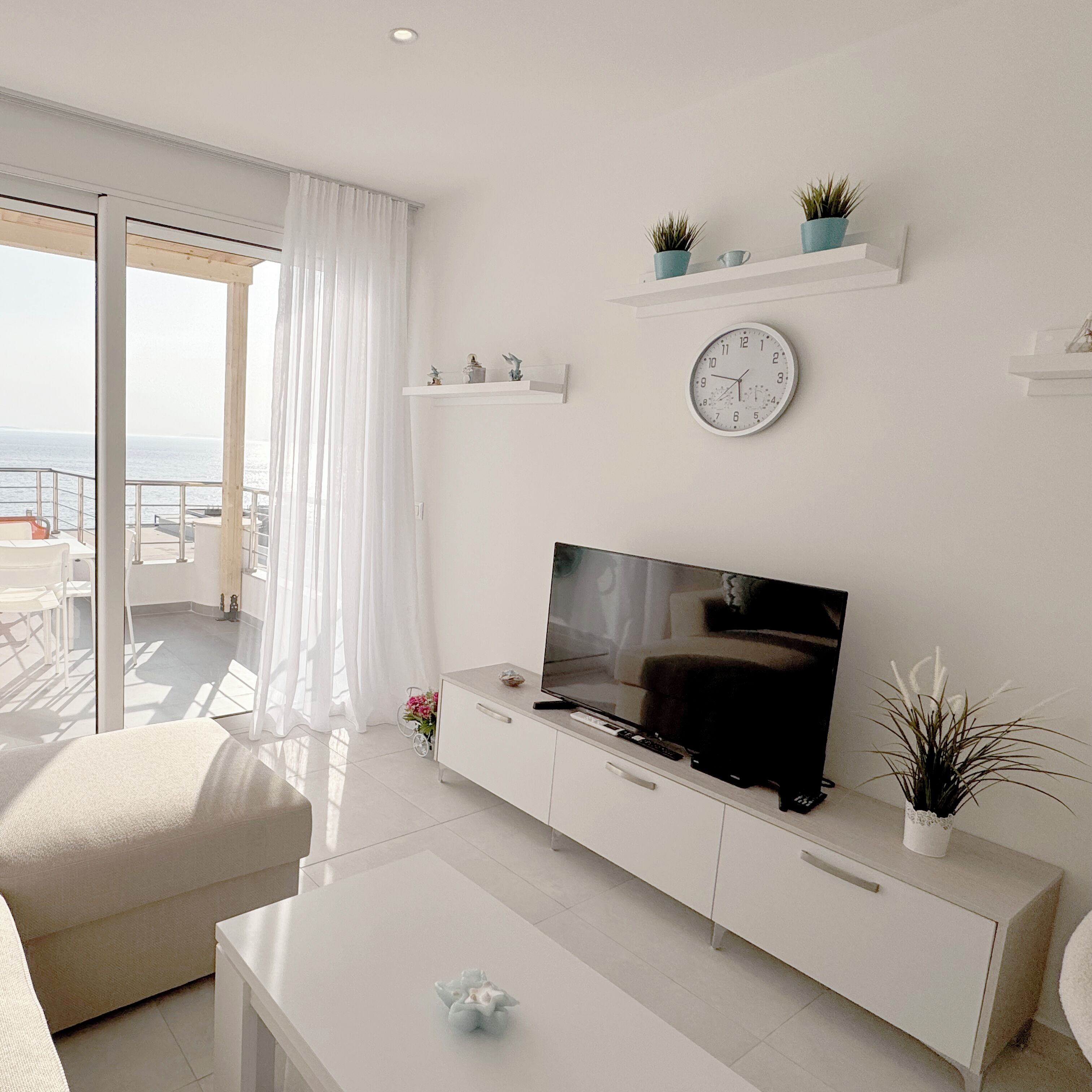 Loftsleilighet | Oppholdsområde | En 42-tommers Flatskjerm-TV med kabel-kanaler