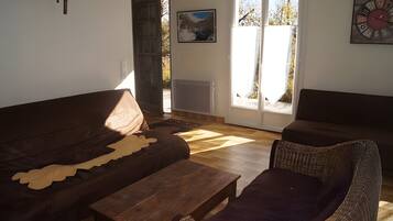 Fernseher, Kamin, DVD-Player, Stereoanlage