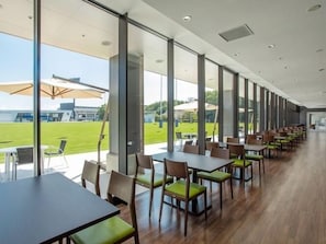 Outdoor dining - Kumagaya Sports Hotel Park Wing (Kumagaya)