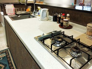 小冰箱、微波爐、爐台