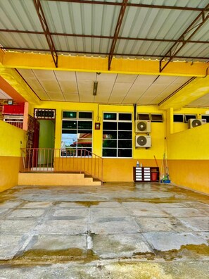 Deluxe House | Property grounds