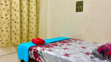 Deluxe House | Iron/ironing board, free WiFi