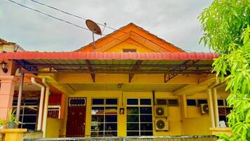 Deluxe House | Exterior