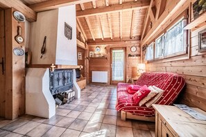 TV, ping pong - Chalet “8p Simple - Les Mésanges” with Mountain View, Private Terrace, and Wi-Fi (Verchaix)
