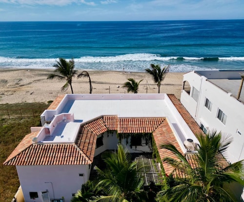 The Cerritos Beach Inn