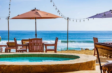 Outdoor dining. The Cerritos Beach Inn