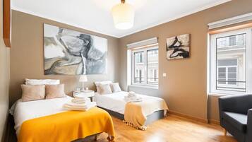 4 chambres, bureau, fer et planche Ă repasser, lit parapluie