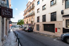 Exterior - Exquisite Townhouse in Lisbon- Garage & Terrace (Lisboa)