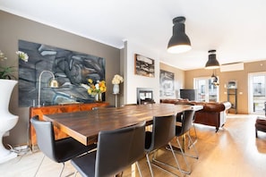 Dining - Exquisite Townhouse in Lisbon- Garage & Terrace (Lisboa)
