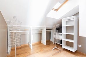 A room with a white desk, a white shelving unit, and a white wardrobe. - Exquisite Townhouse in Lisbon- Garage & Terrace (Lisboa)