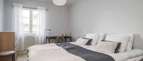 Fer et planche à repasser, accès Internet, draps fournis