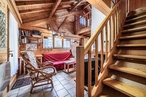 TV, ping pong - Chalet “8p Simple - La Hulotte”: Mountain View, Private Terrace & Wi-Fi (Verchaix)