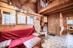TV, ping pong - Chalet “8p Simple - La Hulotte”: Mountain View, Private Terrace & Wi-Fi (Verchaix)