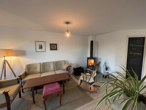 TV, fireplace - Kegnæs Hygge Til Stranden - Holiday apartment on Kegnæs - close to the beach & garden (Sydals)