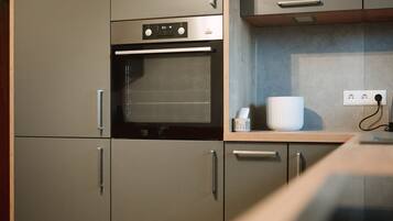 Refrigerador, horno, parrilla de estufa y lavavajillas