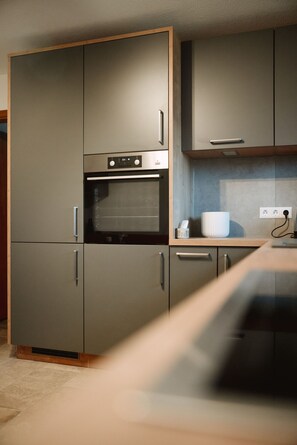 Refrigerador, horno, parrilla de estufa y lavavajillas 