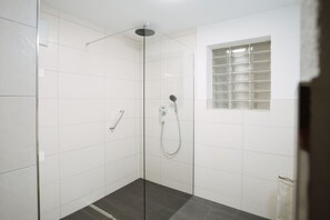 Shower, towels