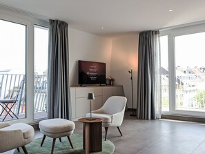 TV - Munich Finest Apartment Studio 12 by Interhome (Munich)