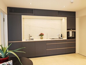 Fridge, microwave, oven, dishwasher - Munich Finest apartments 8 by Interhome (Munich)