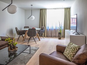 TV - Munich Finest Apartments 6 by Interhome (Munich)