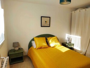 1 bedroom, iron/ironing board, WiFi, bed sheets - Le cocon de Port Blanc 300m from the beach (Penvénan)