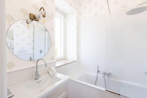 Shower, hair dryer, bidet, towels - Orchidea- 3 bedroom villa with private terrace (Massa Lubrense)