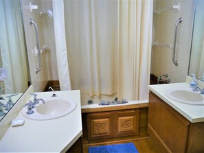 Bathroom - Gray House at Pawleys - 3 bedroom - Pool (Pawleys Island)