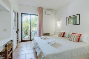 2 bedrooms, iron/ironing board, Internet, bed sheets - Green Oasis apartment in Albufeira Jardim with communal pool (Albufeira)