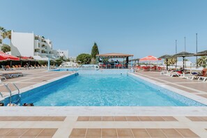 Pool - Green Oasis apartment in Albufeira Jardim with communal pool (Albufeira)
