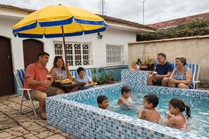 Outdoor spa tub - Spacious House with Private Pool | Ideal for Families and Groups (Praia Grande)