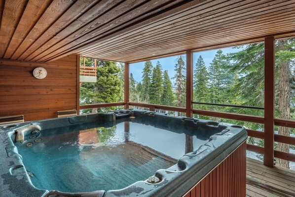 Outdoor spa tub