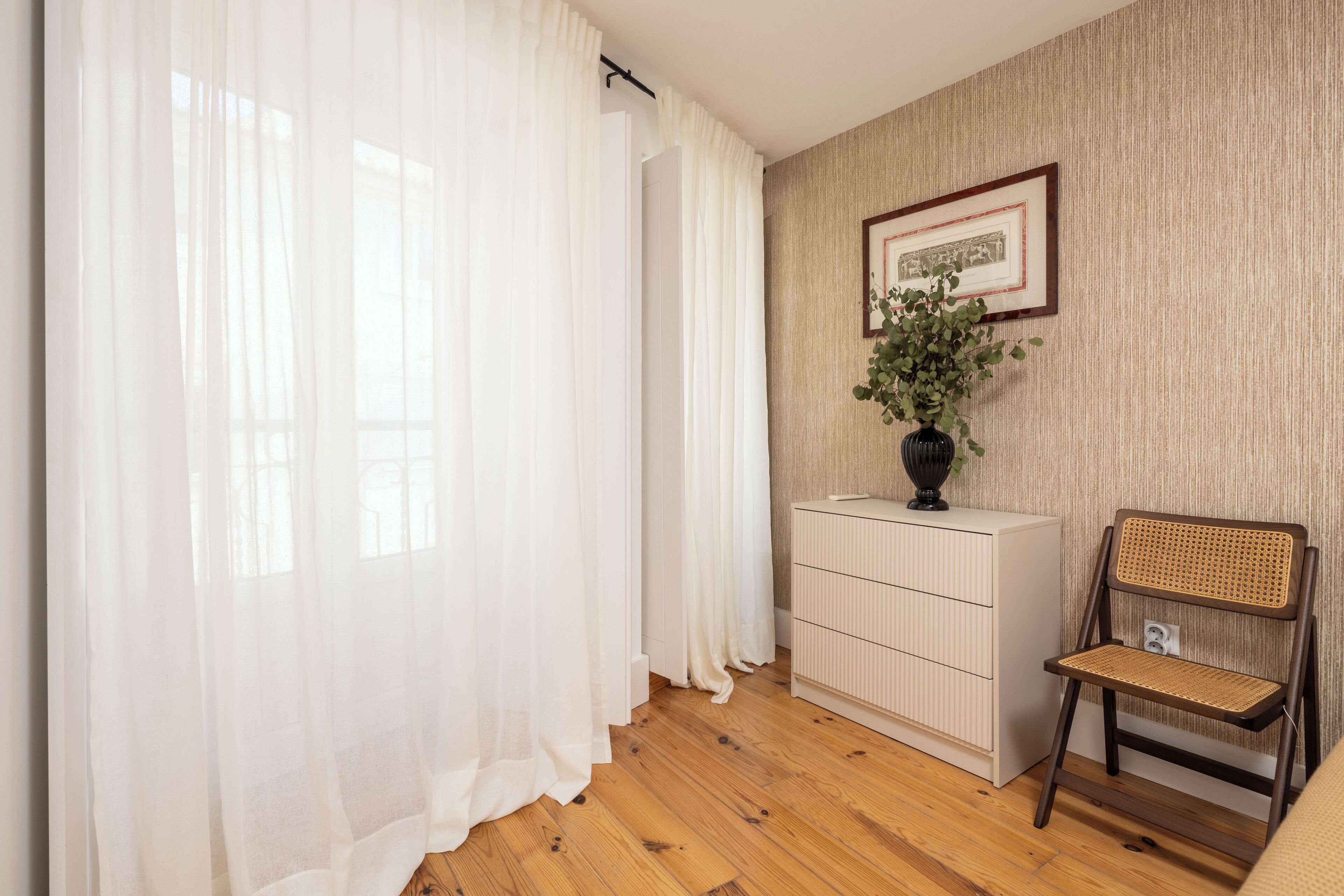 Iron/ironing board, WiFi (free)