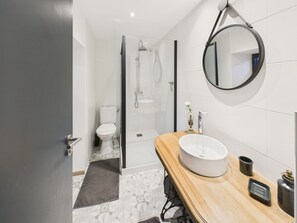 Shower, hair dryer - City center – Large house for 10 with garden (Ploemel)