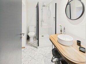 Shower, hair dryer - City center – Large house for 10 with garden (Ploemel)