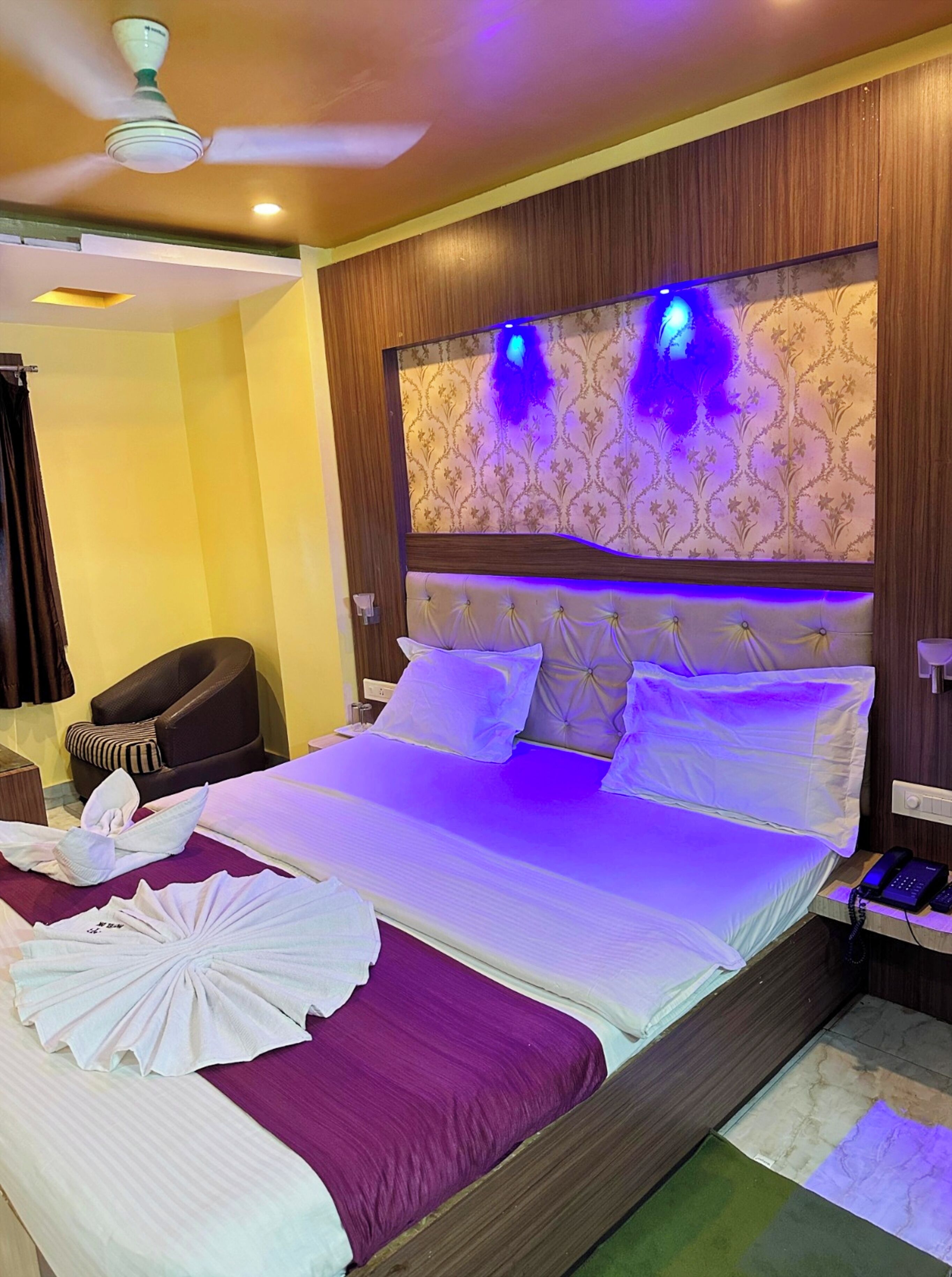 Hypo-allergenic bedding, desk, soundproofing, free WiFi