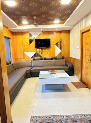 Lobby sitting area - Hotel D K Puri New Marine Drive Rd (Puri)