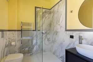 Shower, hair dryer, towels, toilet paper - Helvetia 31 (Baveno)