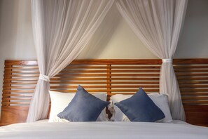Desk, laptop workspace, soundproofing, free WiFi - VALLEY BLOOM HOTEL KYANJA (Kampala)