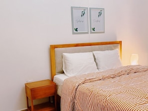 2 chambres, fer et planche Ă repasser, draps fournis
