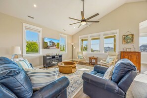 Smart TV, books - Brand New Semi-Oceanfront Waves Home with Private Pool, Hot Tub, and Elevator (Waves)