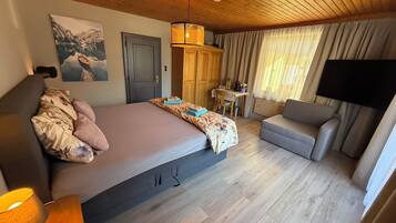 2 bedrooms, internet, bed sheets