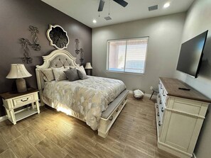 Tabla de planchar con plancha, wifi y ropa de cama 