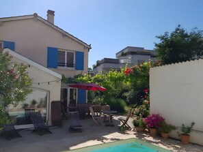 Terrace/patio - Les lilas Guest Rooms – Shared Pool and Wi-Fi in Lyon (Lyon)
