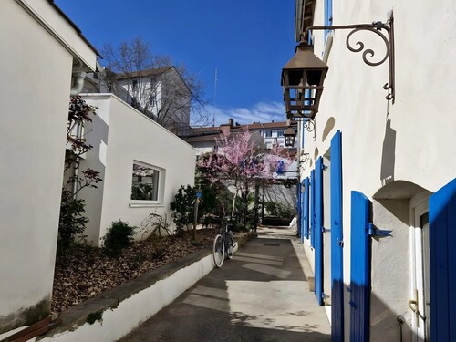 Les lilas Guest Rooms – Shared Pool and Wi-Fi in Lyon