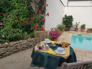 屋外ダイニングエリア